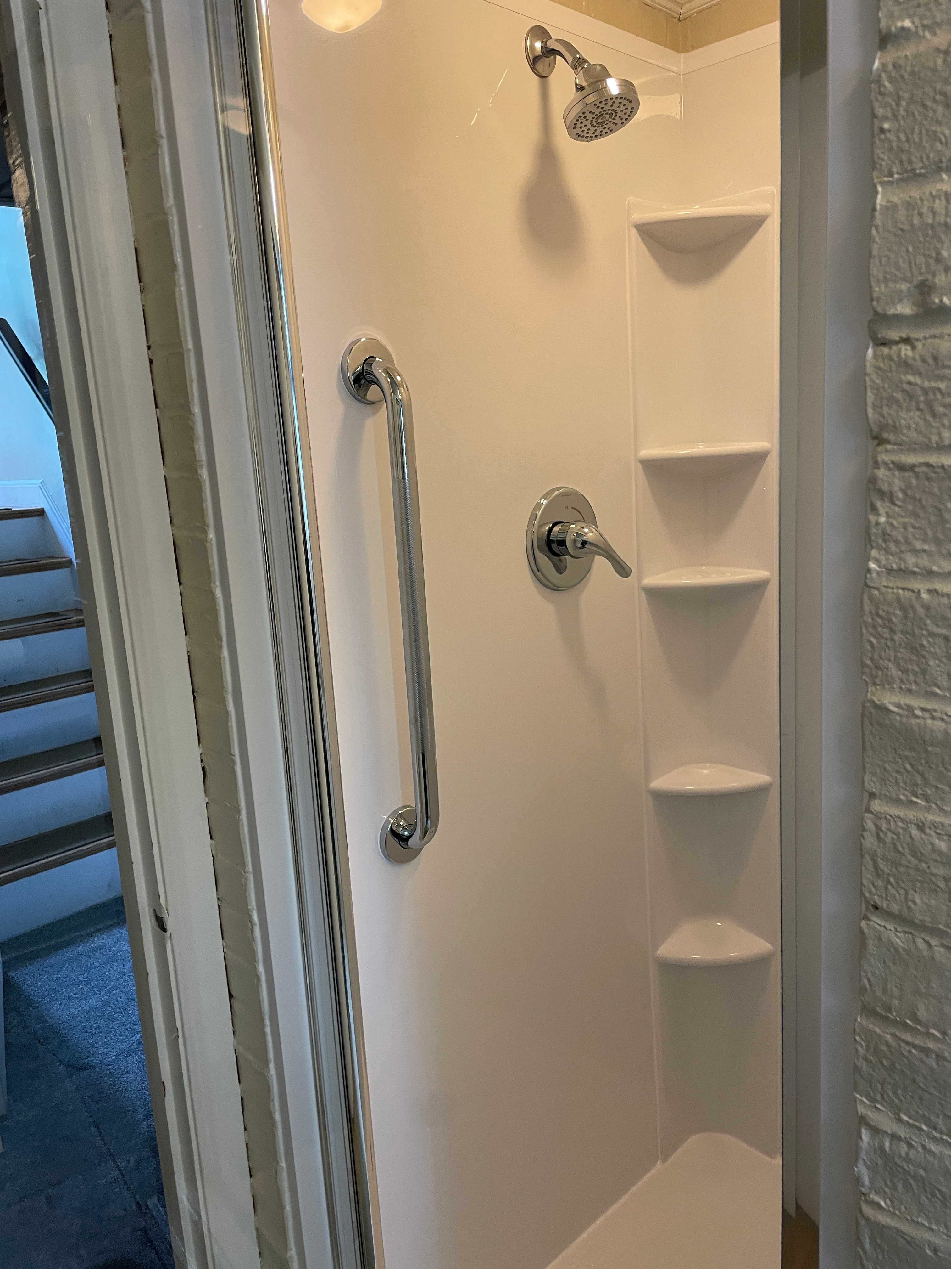 Cozy Furnished Studio with Kitchenette and Great Views - Photo 11