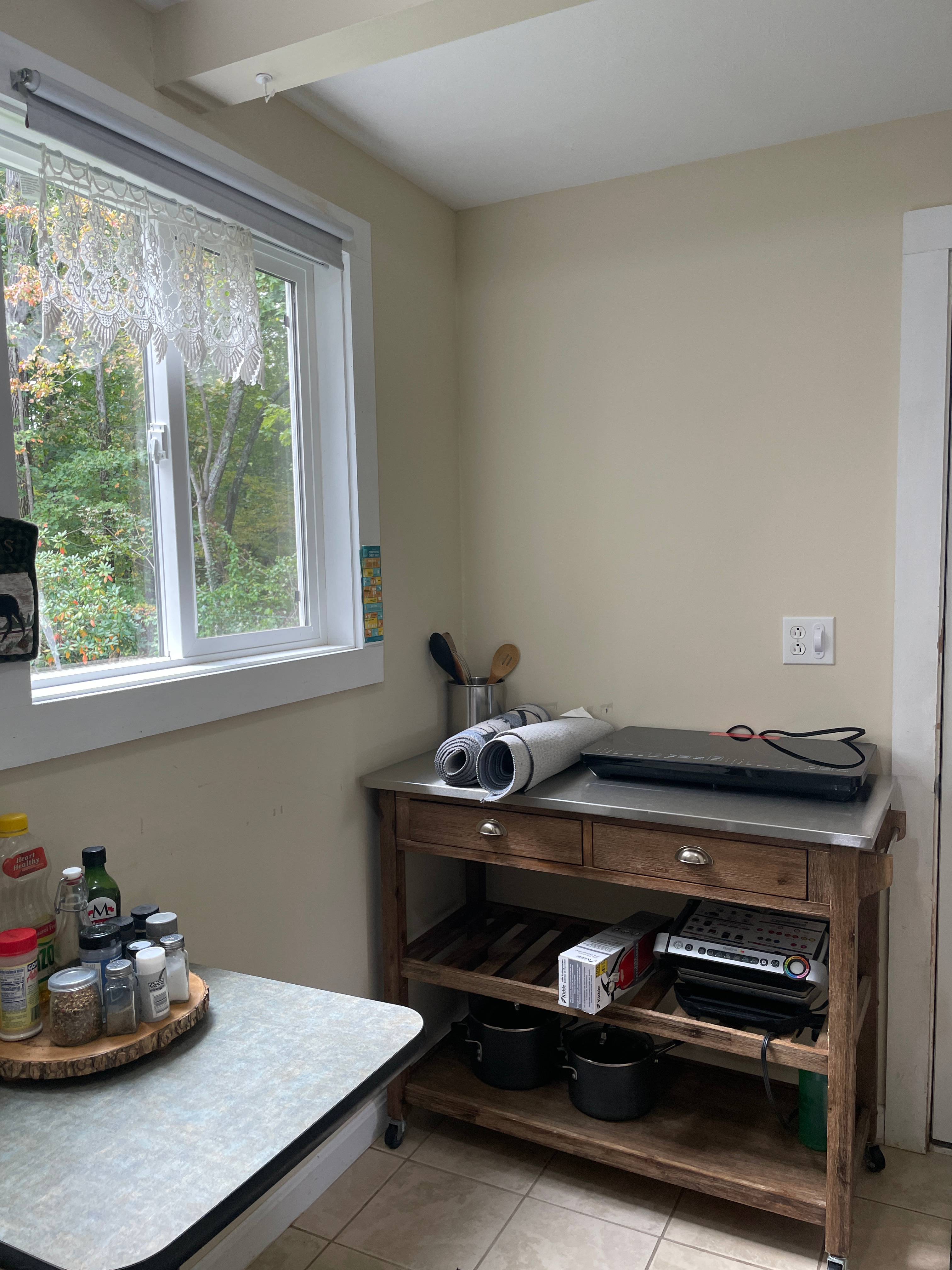 Cozy Furnished Studio with Kitchenette and Great Views - Photo 6