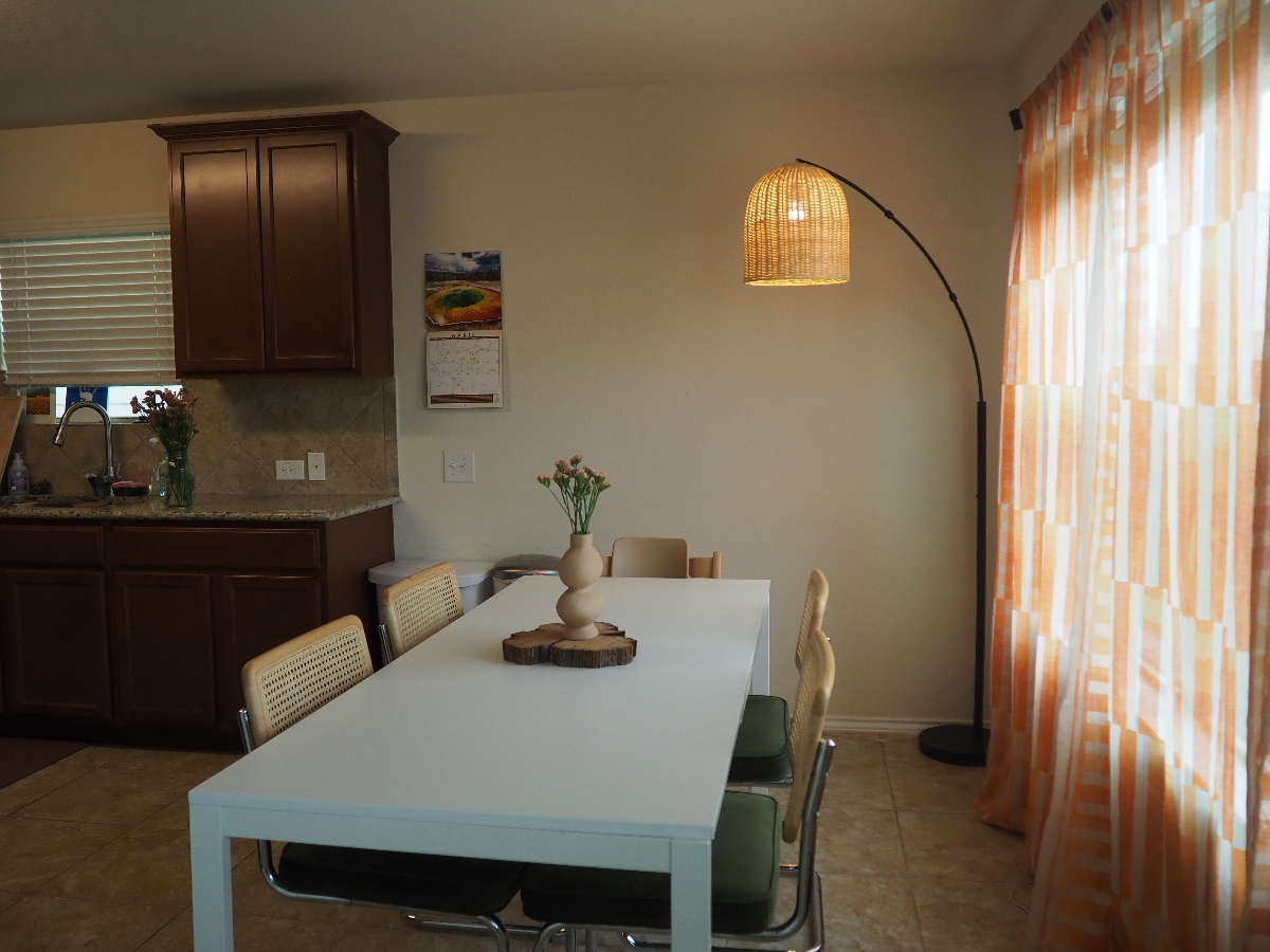 Cute & Comfortable Home - 3 bed, 2.5 bath, beautiful yard and patio - Photo 10