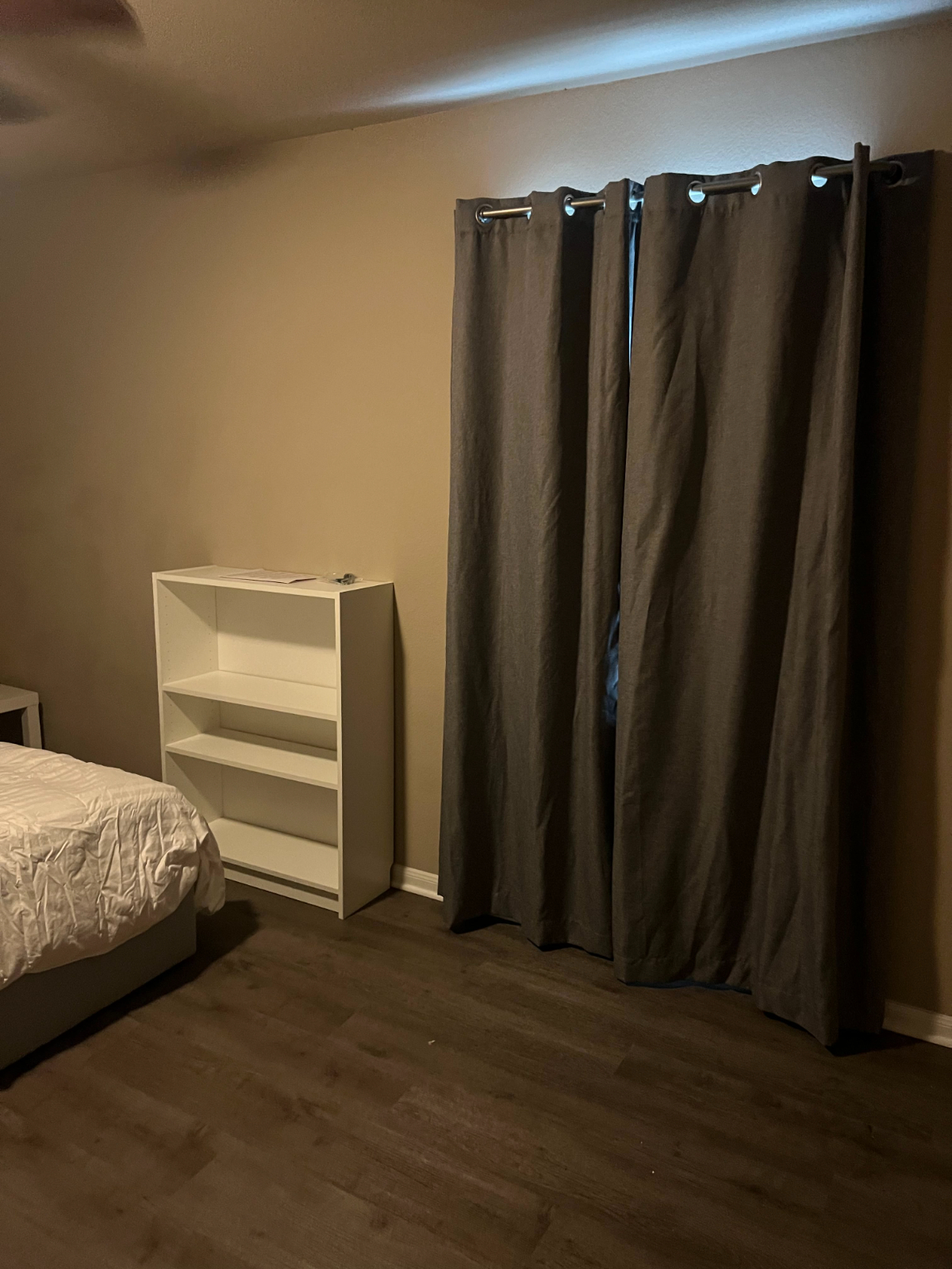 Welcome to Your Cozy Oasis - Find Comfort and Convenience in this Charming Room In A Two-Story House - Photo 7