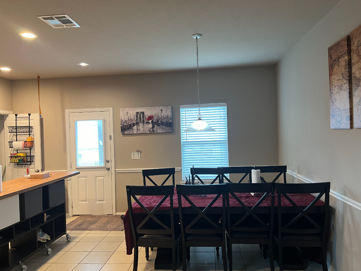 Welcome to Your Cozy Oasis - Find Comfort and Convenience in this Charming Room In A Two-Story House - Photo 6