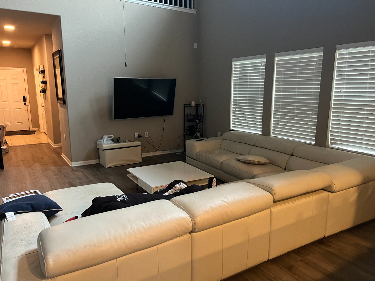 Welcome to Your Cozy Oasis - Find Comfort and Convenience in this Charming Room In A Two-Story House - Photo 3