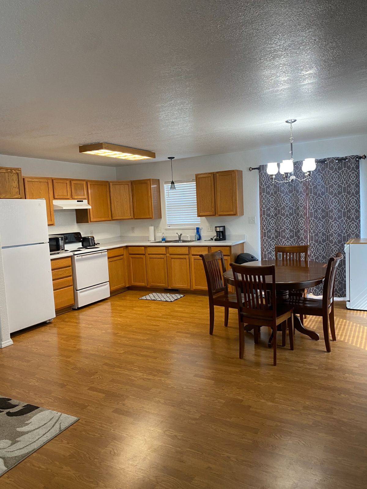 Charming, Well-Kept Home - Photo 6
