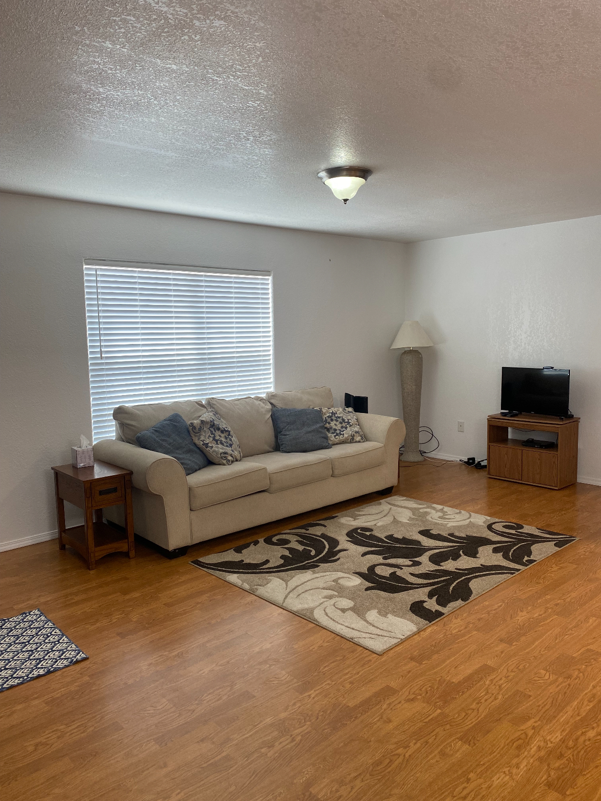 Charming, Well-Kept Home - Photo 7