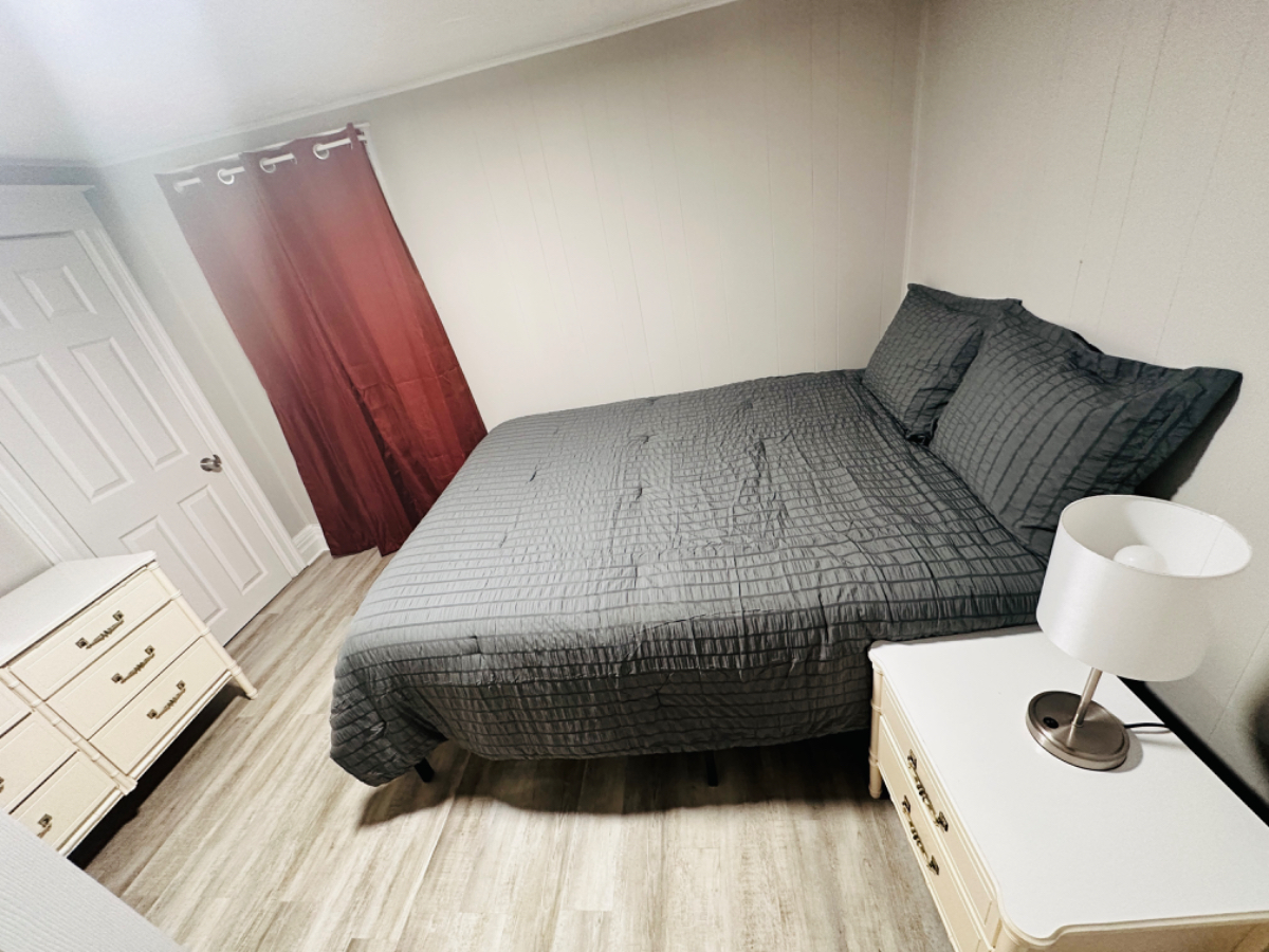 7mins from Hospital - Private fully furnished room - Free Wifi - Washer and dryer onsite - housekeep - Photo 3