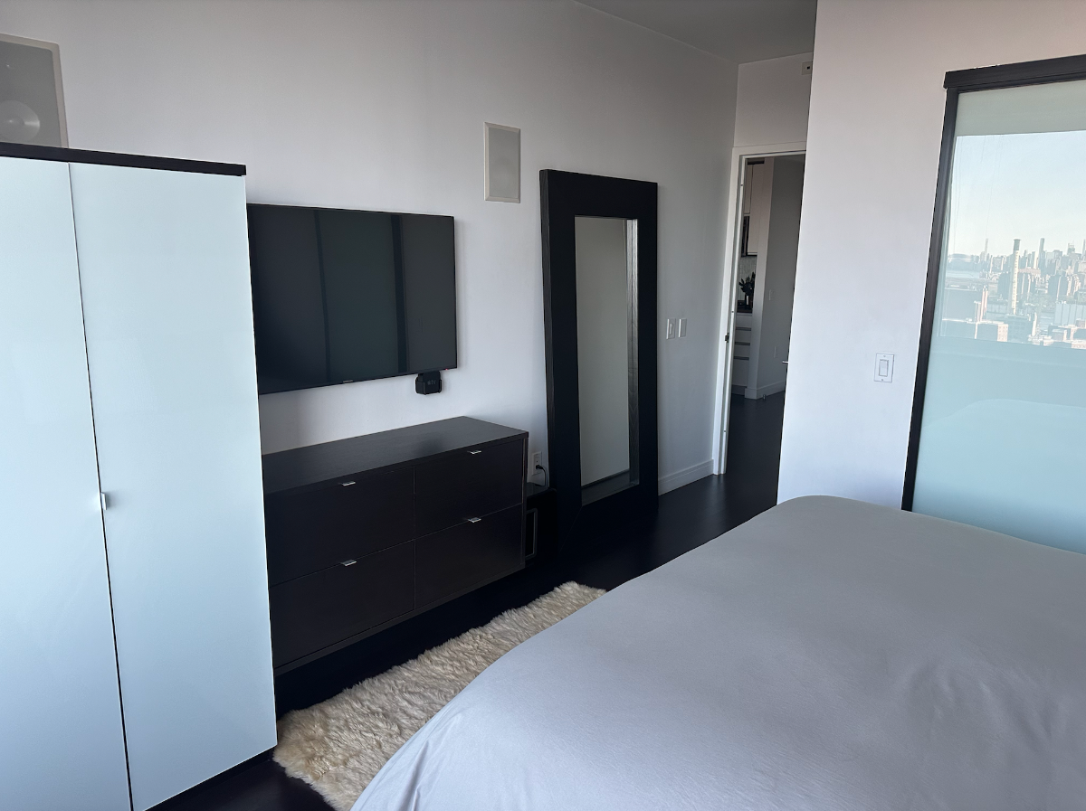 Exquisite Brooklyn 1-Bedroom High Rise - Photo 9