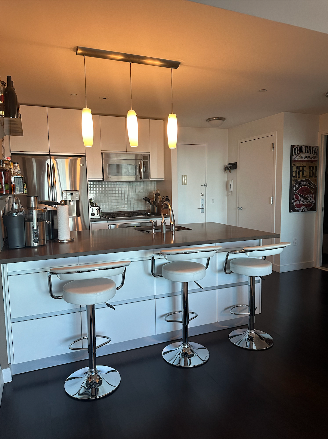 Exquisite Brooklyn 1-Bedroom High Rise - Photo 5