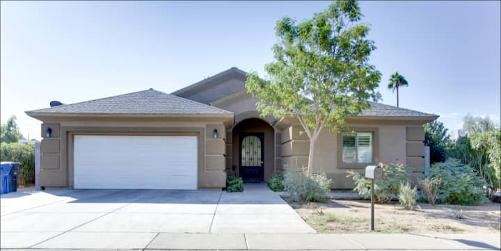 Comfy and peaceful in Tempte with pickleball court
