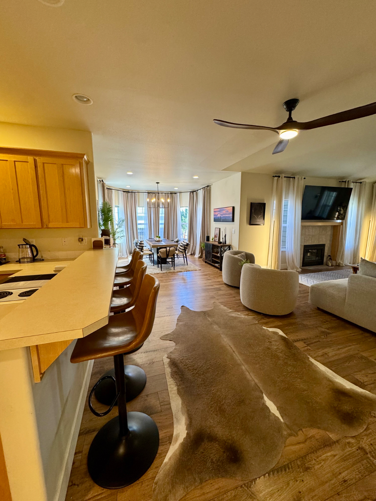 Beautiful River West Bend home available by week or month(s) - Photo 4