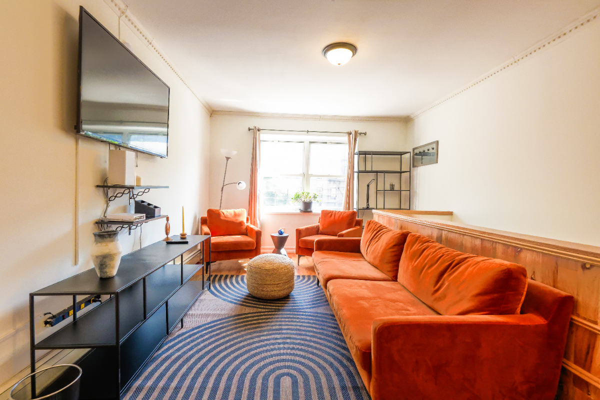 Spacious 4 Bed 2.5-Bath coliving environment in Crown Heights Ideal for Busy Professionals Seeking - Photo 1
