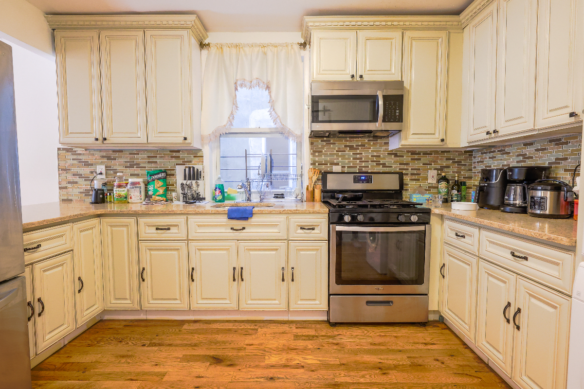 Spacious 4 Bed 2.5-Bath coliving environment in Crown Heights Ideal for Busy Professionals Seeking - Photo 2