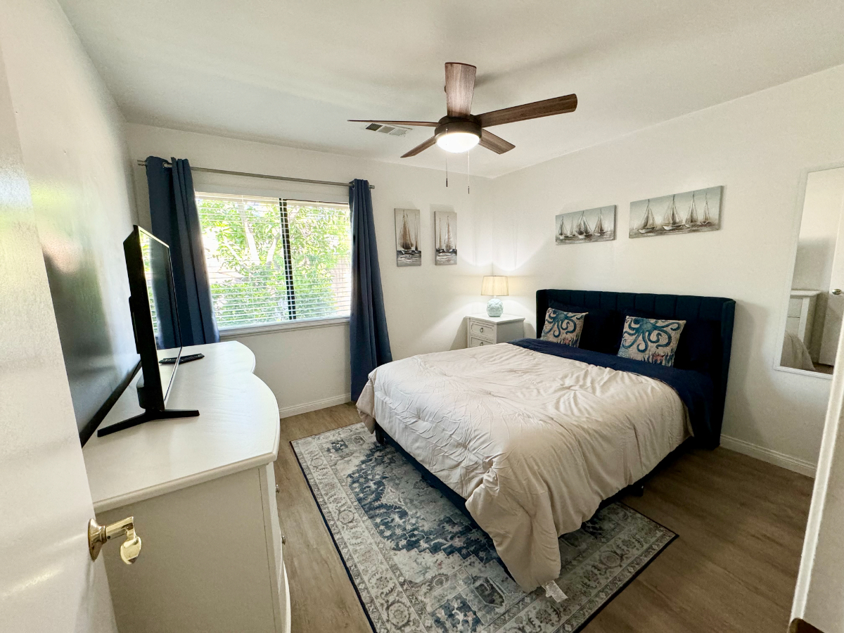 Stunning Room in Bakersfield House - A Perfect Blend of Comfort and Convenience in a Safe Neighborhood Ideally Located