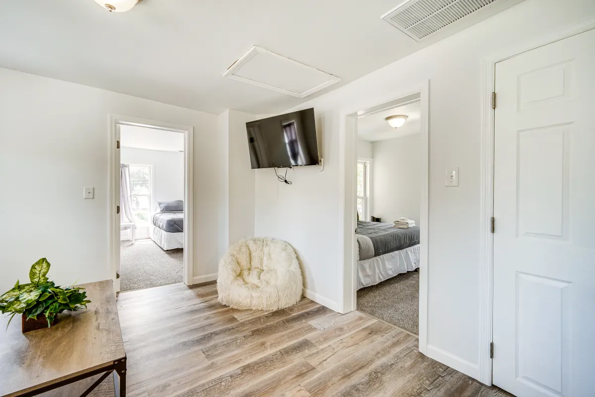3/4 Bed- 2 bath -Walk to GF Hosp/Downtown - Photo 4