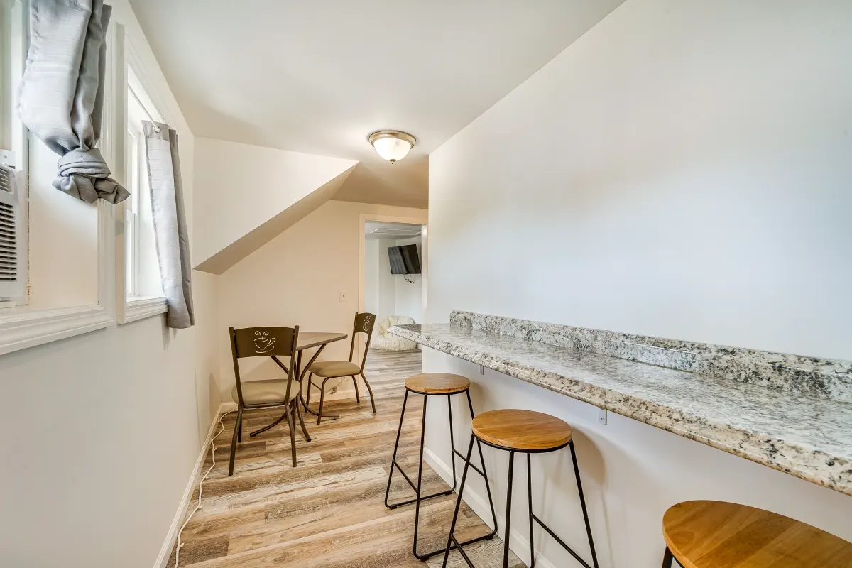 3/4 Bed- 2 bath -Walk to GF Hosp/Downtown - Photo 9