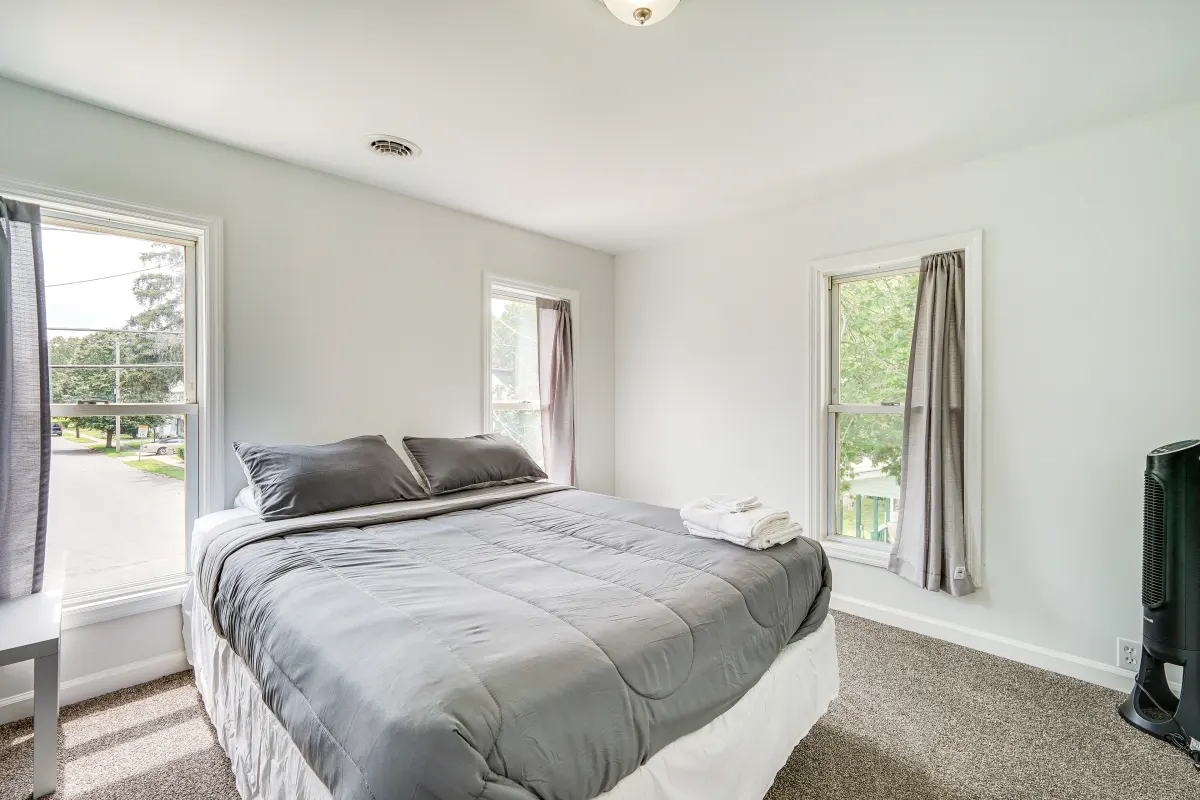 3/4 Bed- 2 bath -Walk to GF Hosp/Downtown - Photo 12