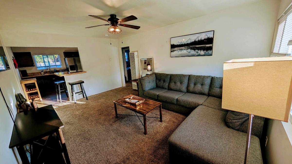 Prime location, Top floor 2 bedroom fully furnished unit in desirable Crown Point - Photo 6