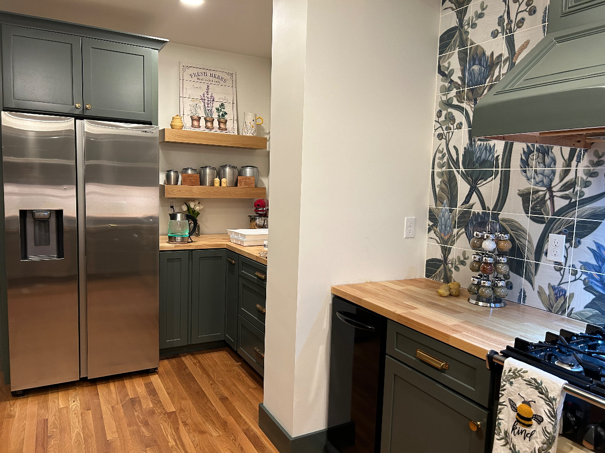 Individual Suites available within Historic Main Street Dutch Colonial former Bed and Breakfast in D - Photo 7