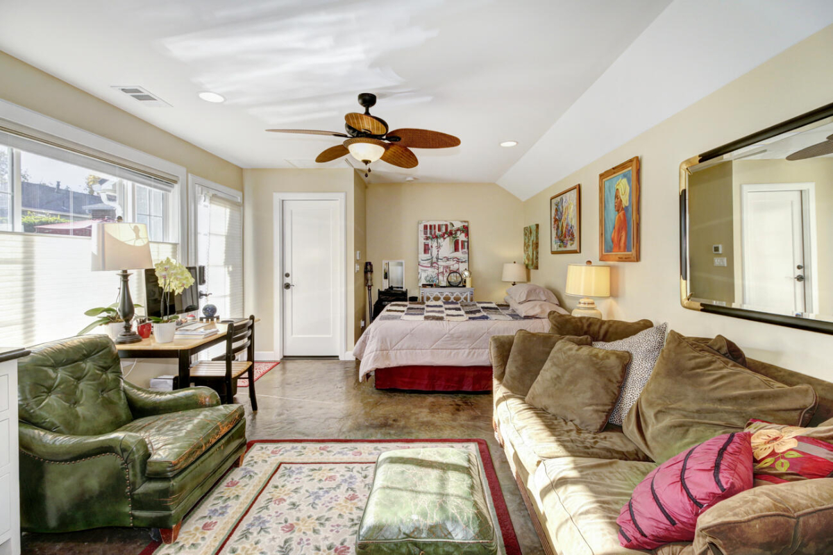 Furnished Studio in Quiet Land Park - Photo 1