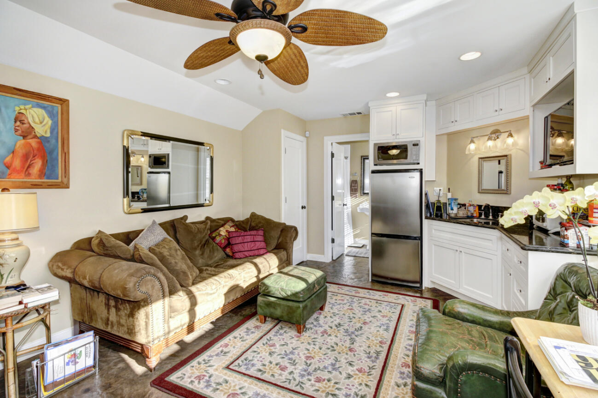 Furnished Studio in Quiet Land Park - Photo 3