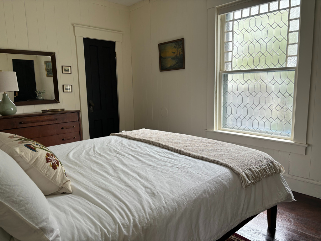 Charming downtown apt in historical house - Photo 4