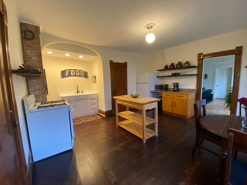 Charming downtown apt in historical house - Photo 7