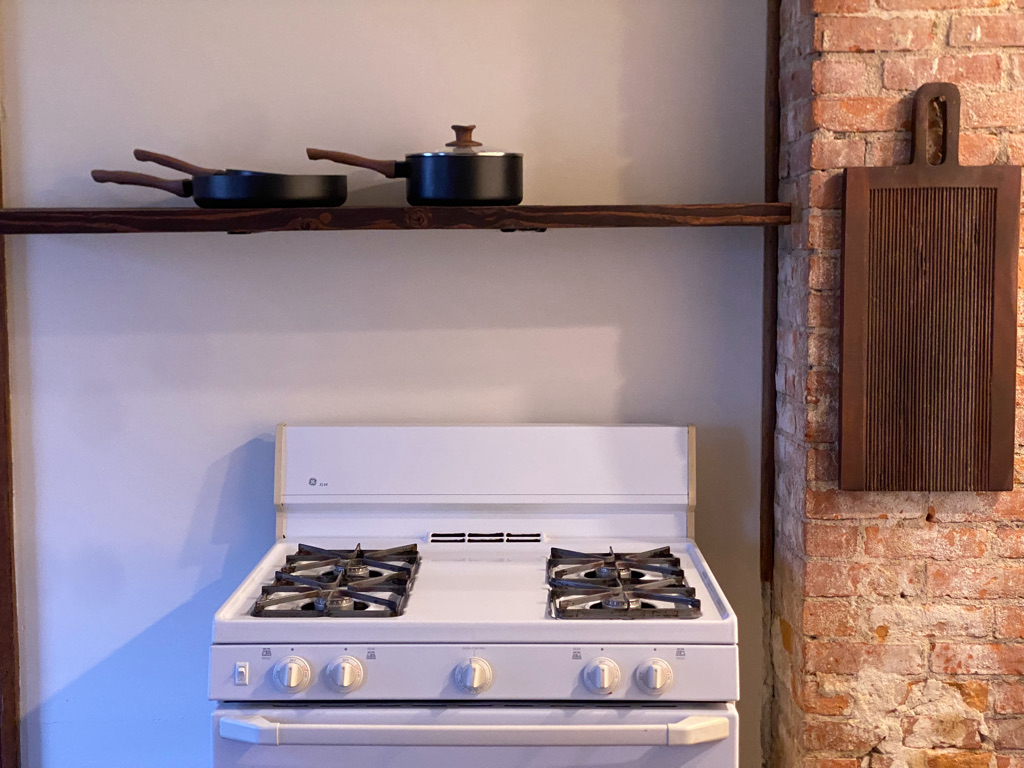 Charming downtown apt in historical house - Photo 9