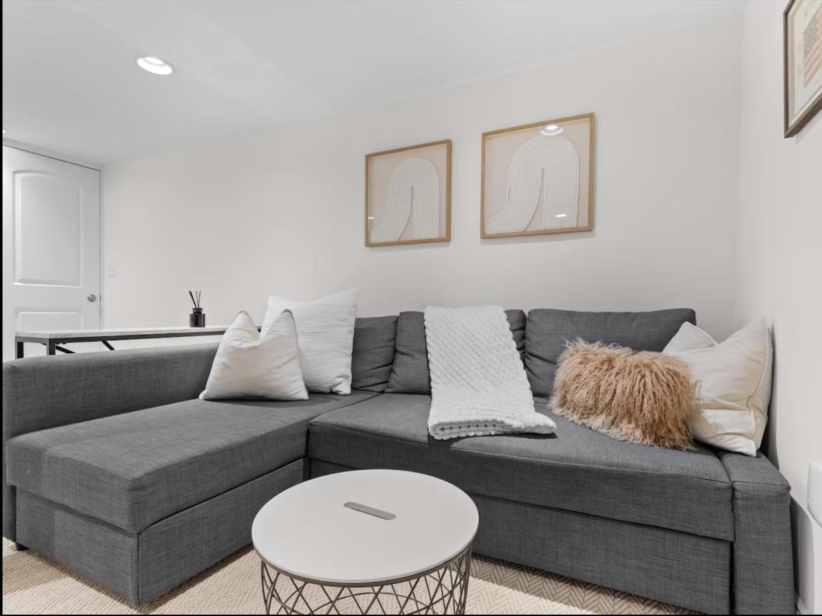Cozy English Basement w/ Full Amenities in Prime Location - Photo 2