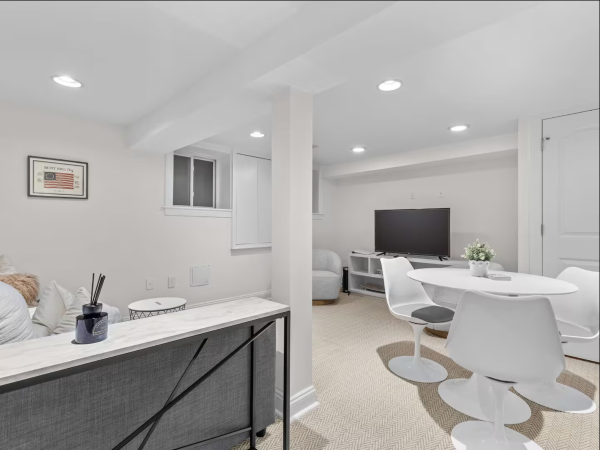 Cozy English Basement w/ Full Amenities in Prime Location - Photo 5