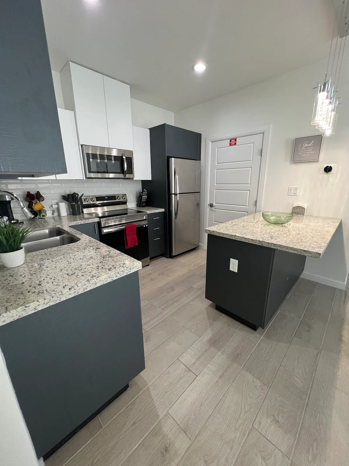 Inviting 2BR First-Floor Apartment - Photo 6