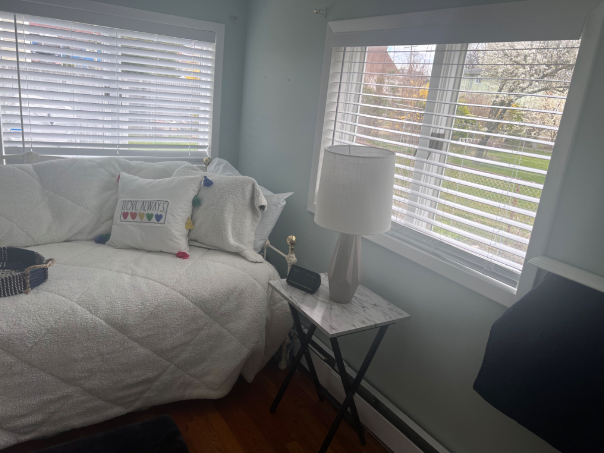 Recharge Here Bedroom plus Bonus room Traveling Nurse - Photo 3