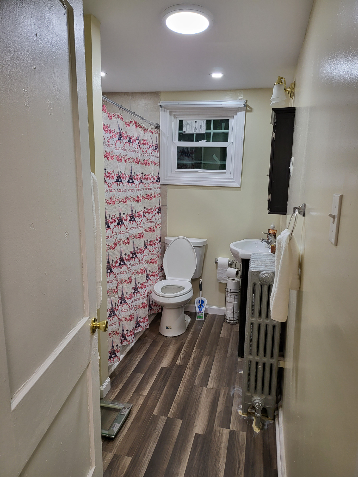 Cozy 2 Bedroom Yonkers Apartment with a view of the Hudson River - Photo 6