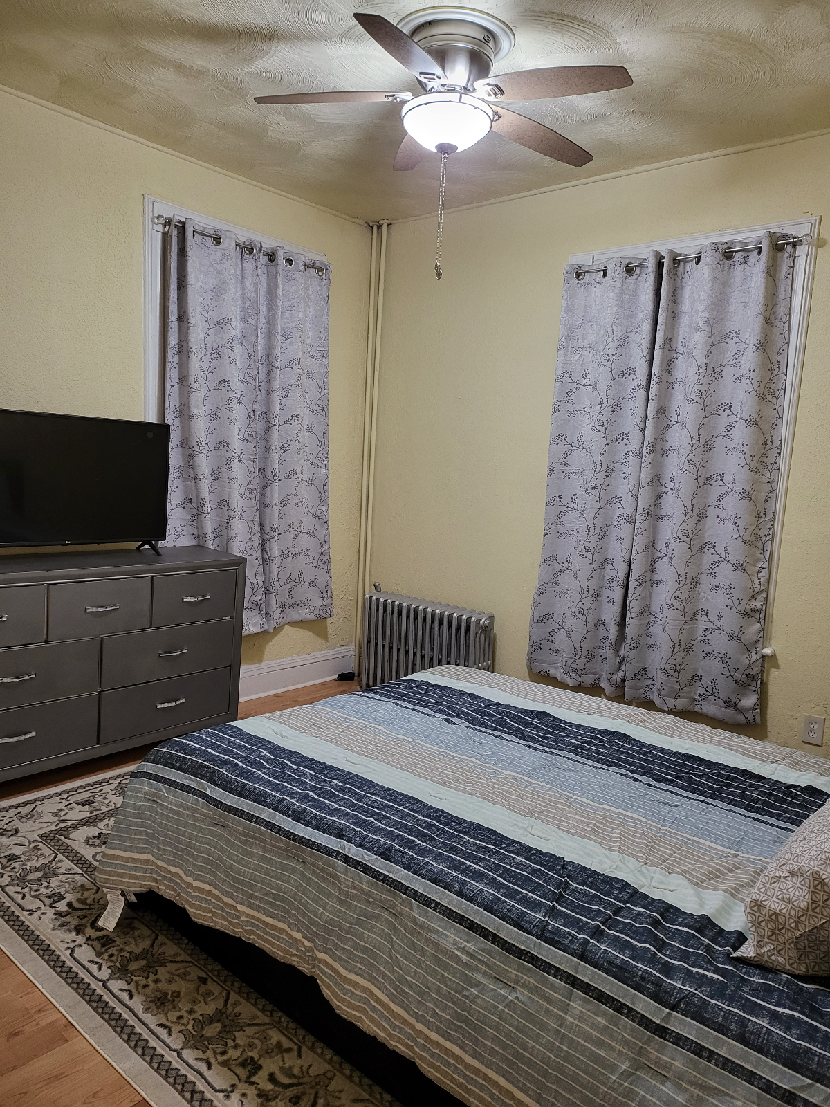 Cozy 2 Bedroom Yonkers Apartment with a view of the Hudson River - Photo 4