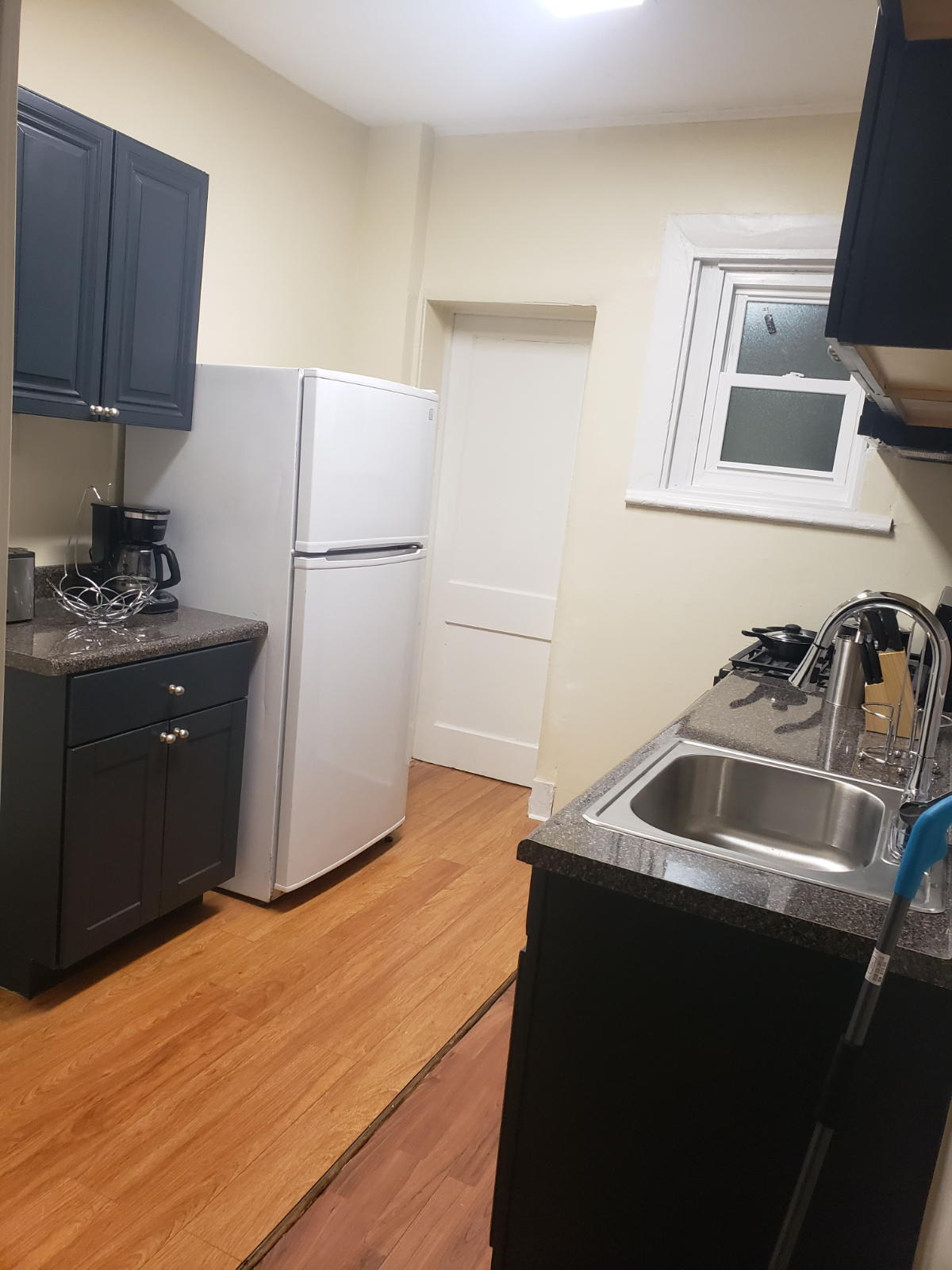 Cozy 2 Bedroom Yonkers Apartment with a view of the Hudson River - Photo 7