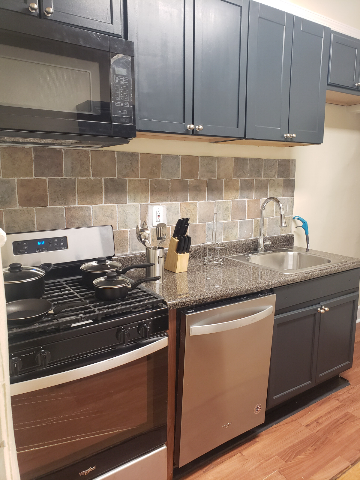 Cozy 2 Bedroom Yonkers Apartment with a view of the Hudson River - Photo 5