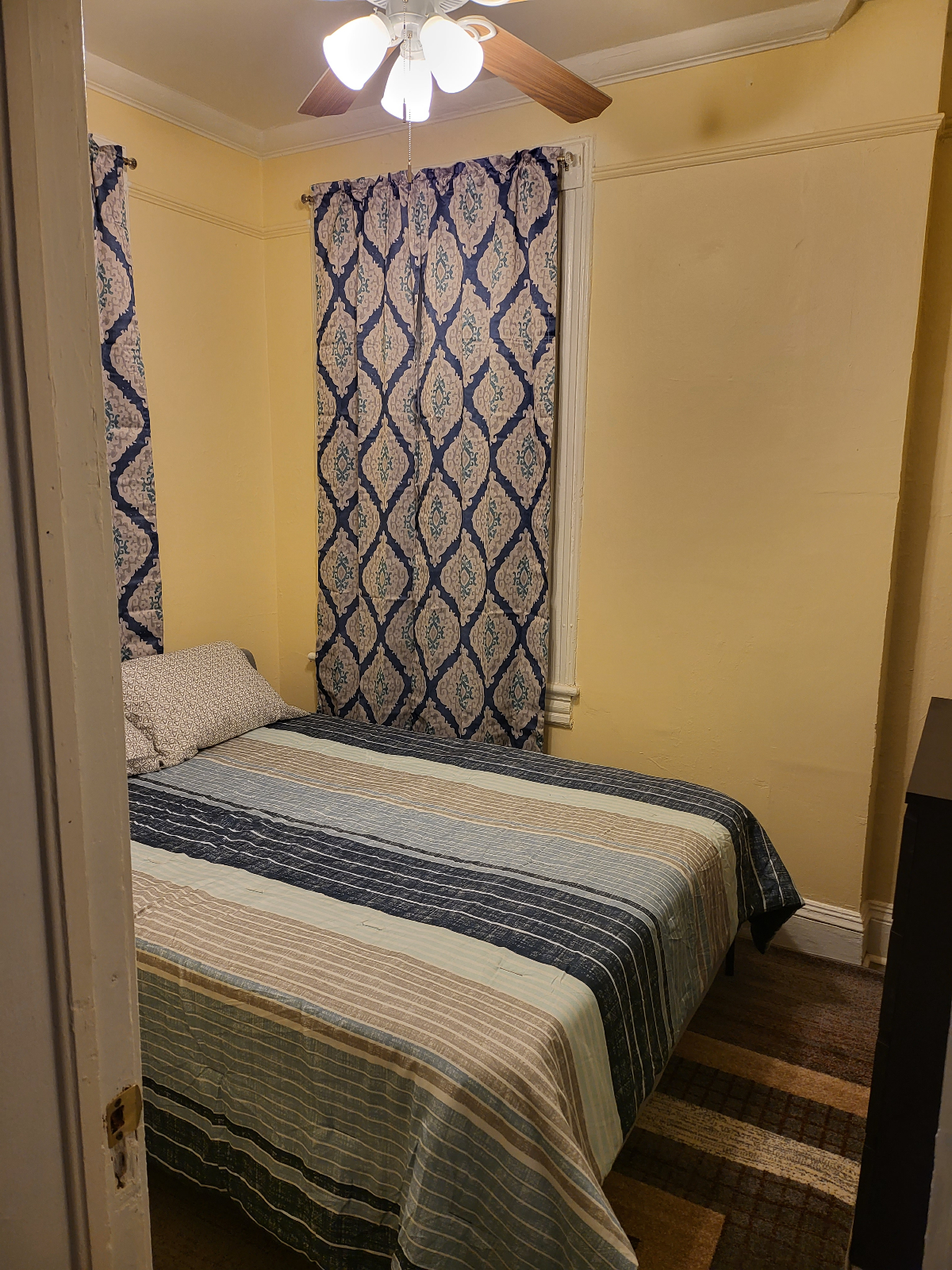 Cozy 2 Bedroom Yonkers Apartment with a view of the Hudson River - Photo 9