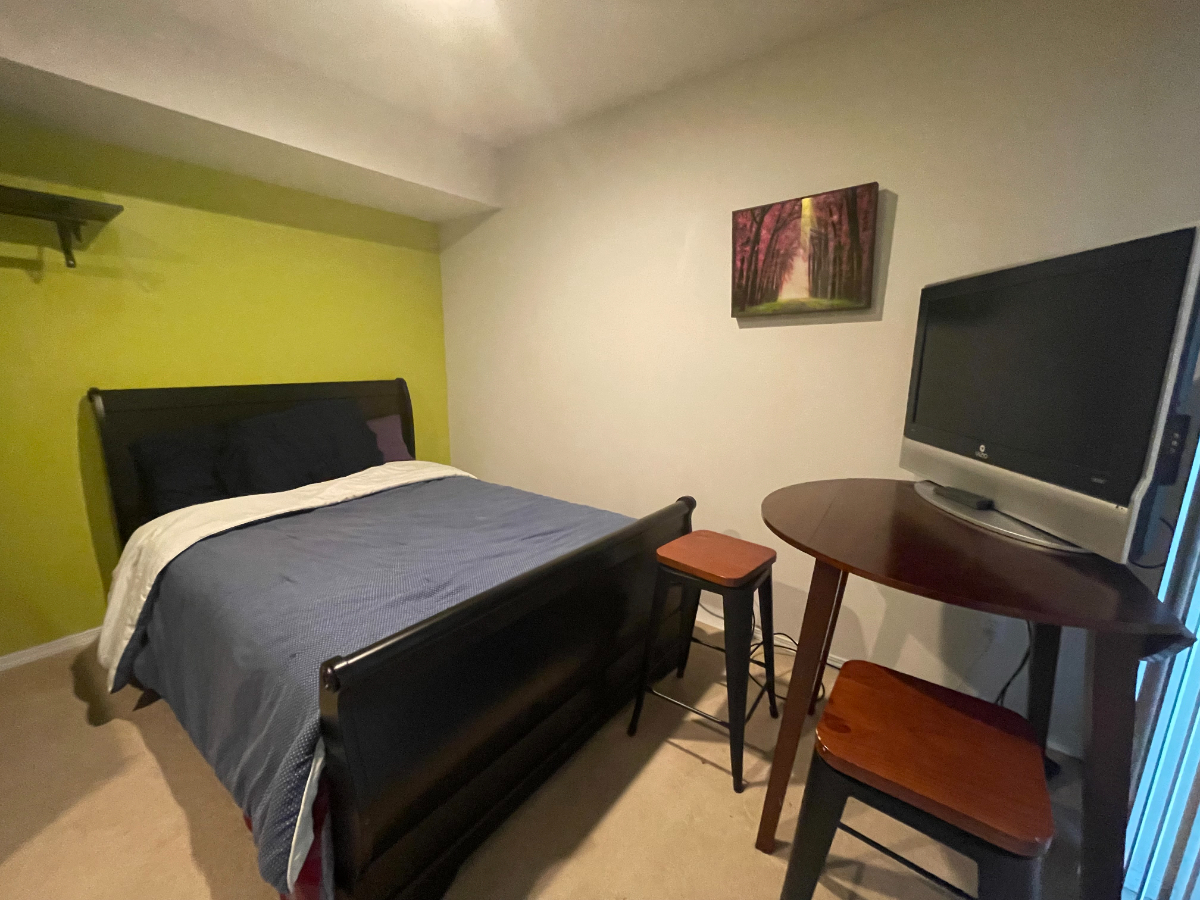 Spacious Room for rent In Quiet Location - Photo 3