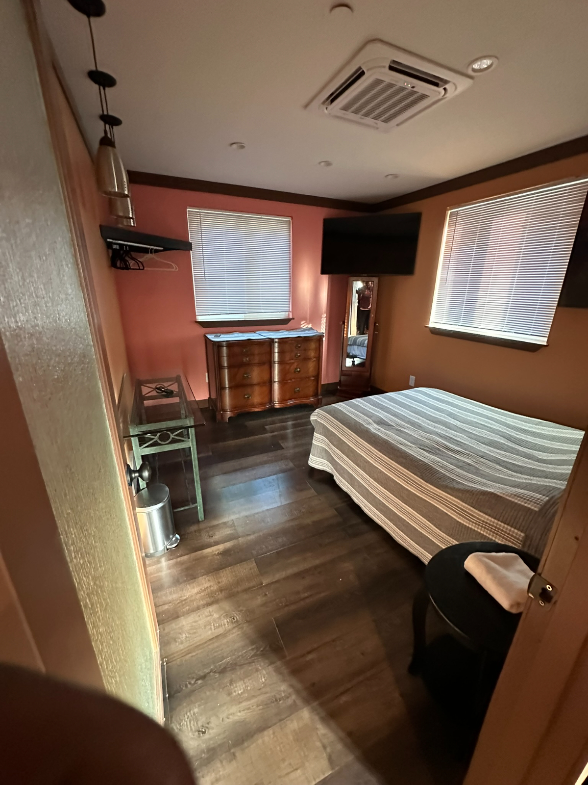 Spacious Room for rent In Quiet Location - Photo 5