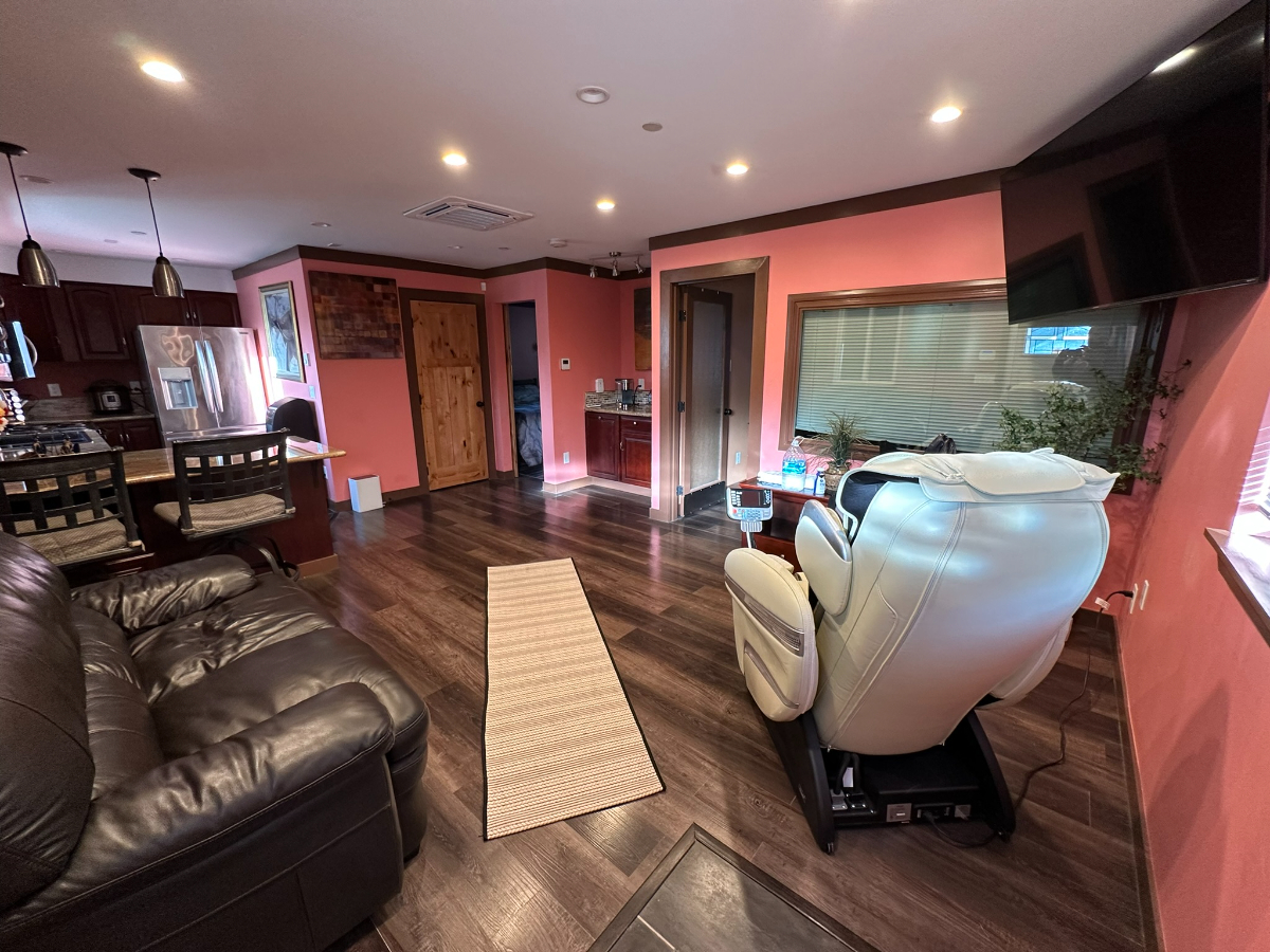 Spacious Room for rent In Quiet Location