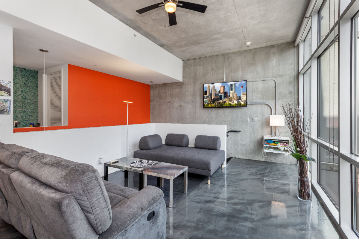 Stunning 2 bedroom / 2 bathroom split level condo in downtown San Diego - Photo 2