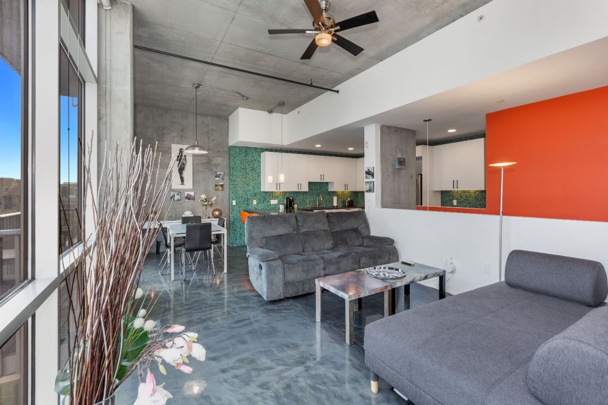 Stunning 2 bedroom / 2 bathroom split level condo in downtown San Diego - Photo 3