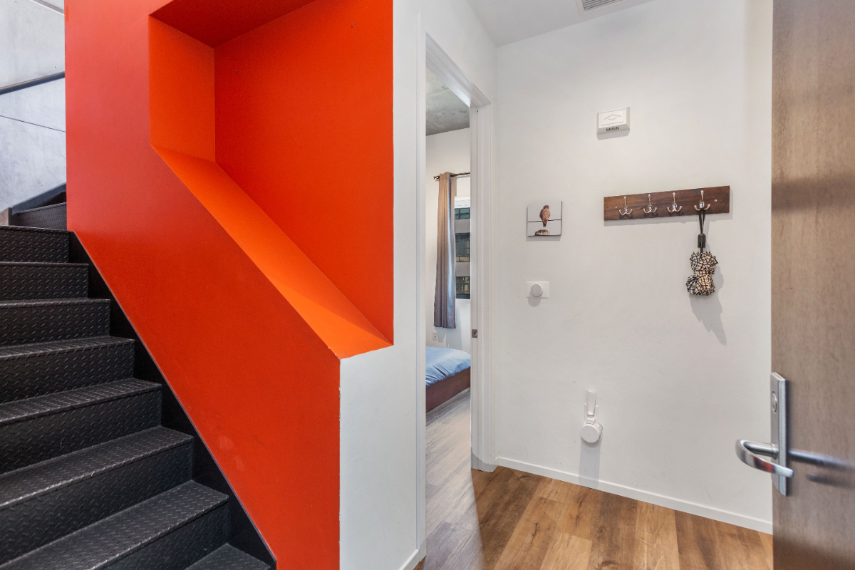 Stunning 2 bedroom / 2 bathroom split level condo in downtown San Diego - Photo 6