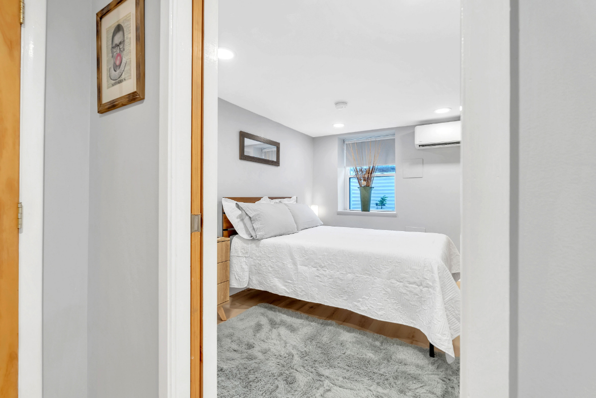 Charmingly Renovated, 2-Bedroom Urban Retreat Within Walking Distance of 5 Hospitals - Photo 5