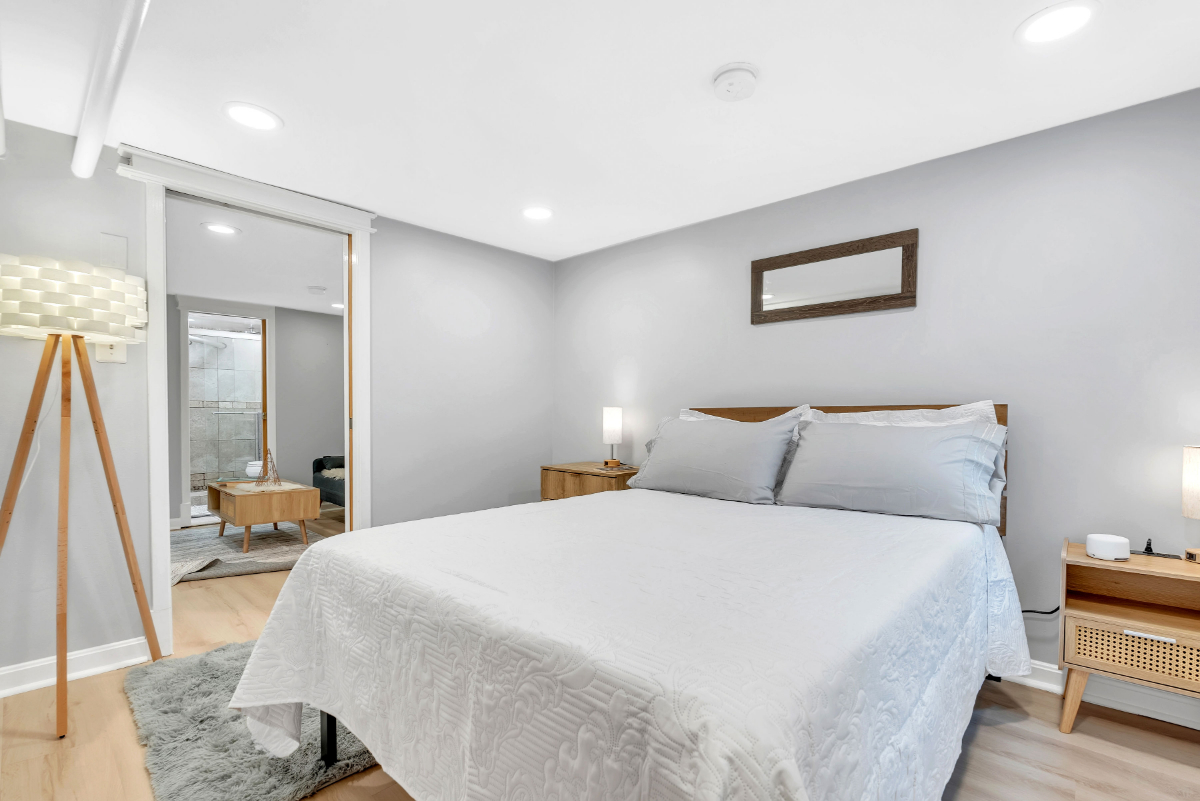 Charmingly Renovated, 2-Bedroom Urban Retreat Within Walking Distance of 5 Hospitals - Photo 6