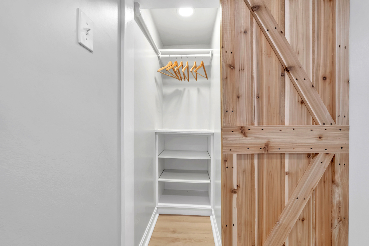 Charmingly Renovated, 2-Bedroom Urban Retreat Within Walking Distance of 5 Hospitals - Photo 9