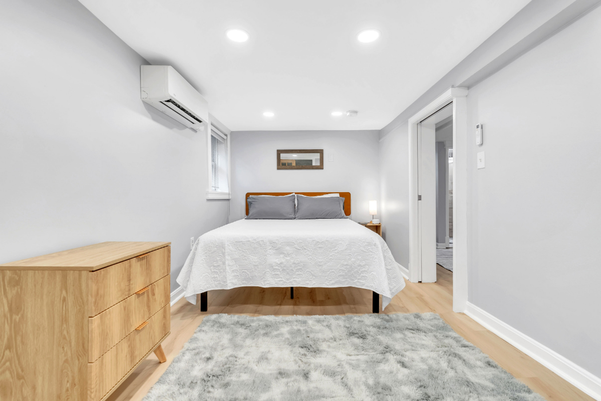 Charmingly Renovated, 2-Bedroom Urban Retreat Within Walking Distance of 5 Hospitals - Photo 12