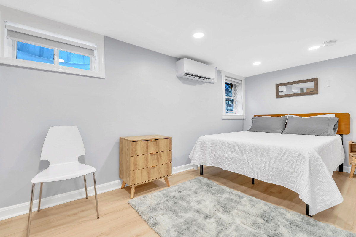 Charmingly Renovated, 2-Bedroom Urban Retreat Within Walking Distance of 5 Hospitals - Photo 11