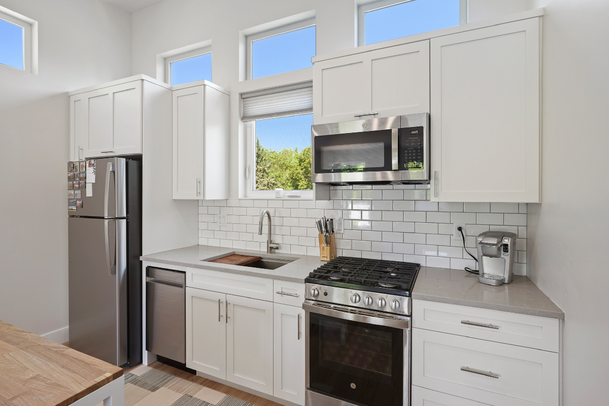 402 NW 12th St - Photo 4