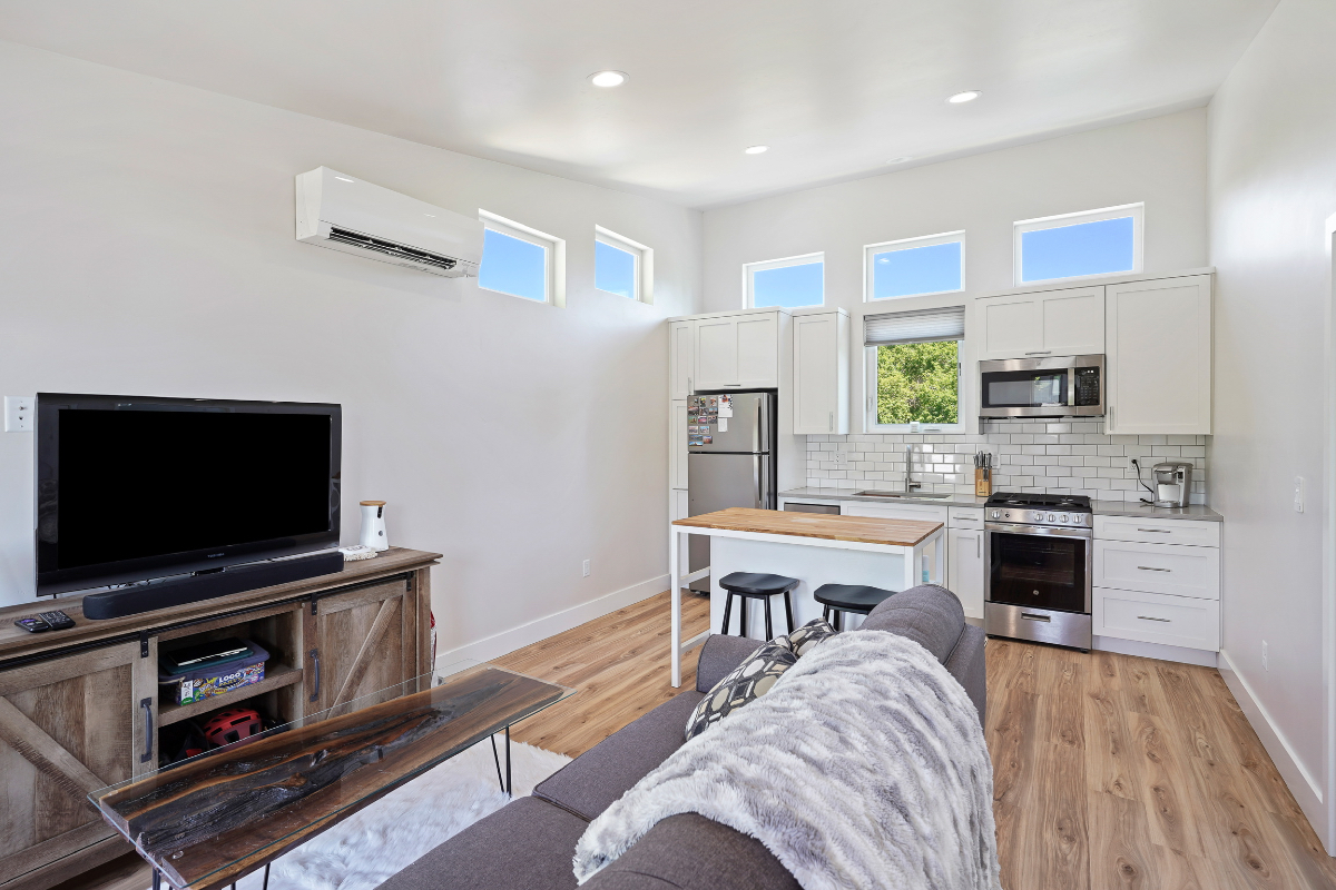 402 NW 12th St - Photo 2