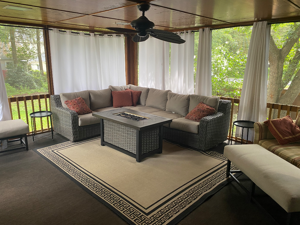 Family friendly home in desirable neighborhood near local hospitals - Photo 2