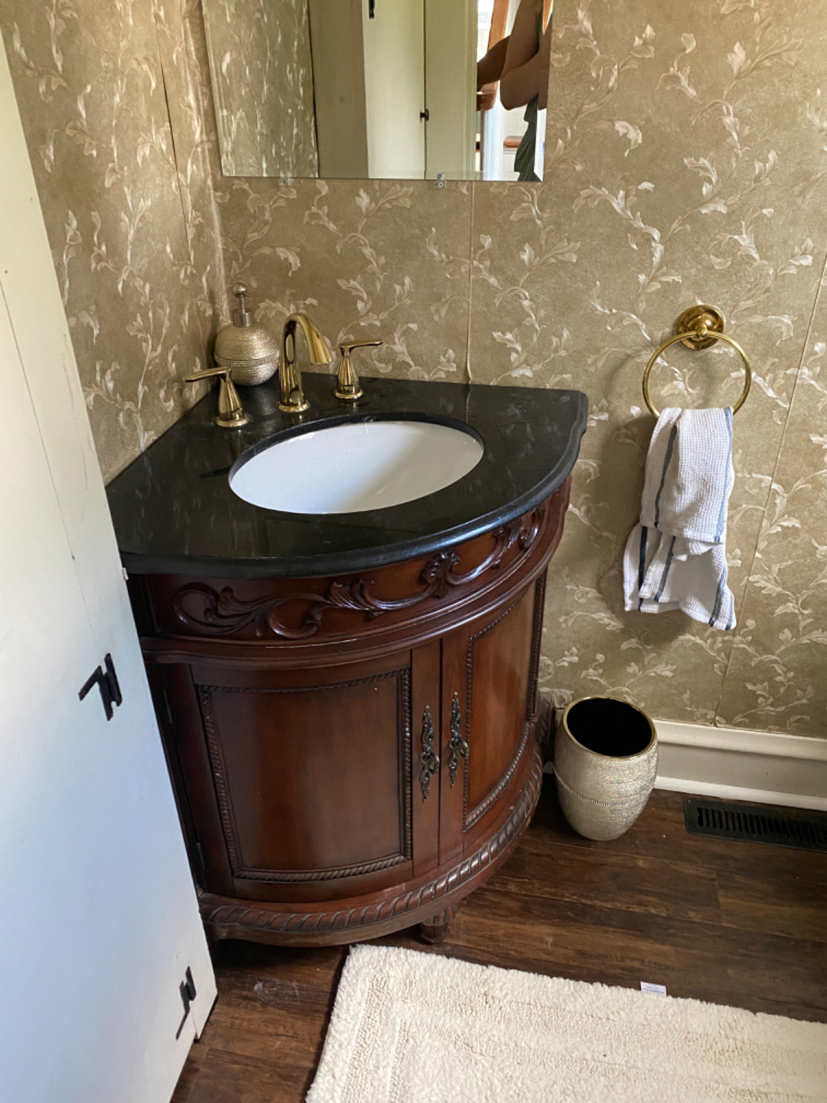 Family friendly home in desirable neighborhood near local hospitals - Photo 7